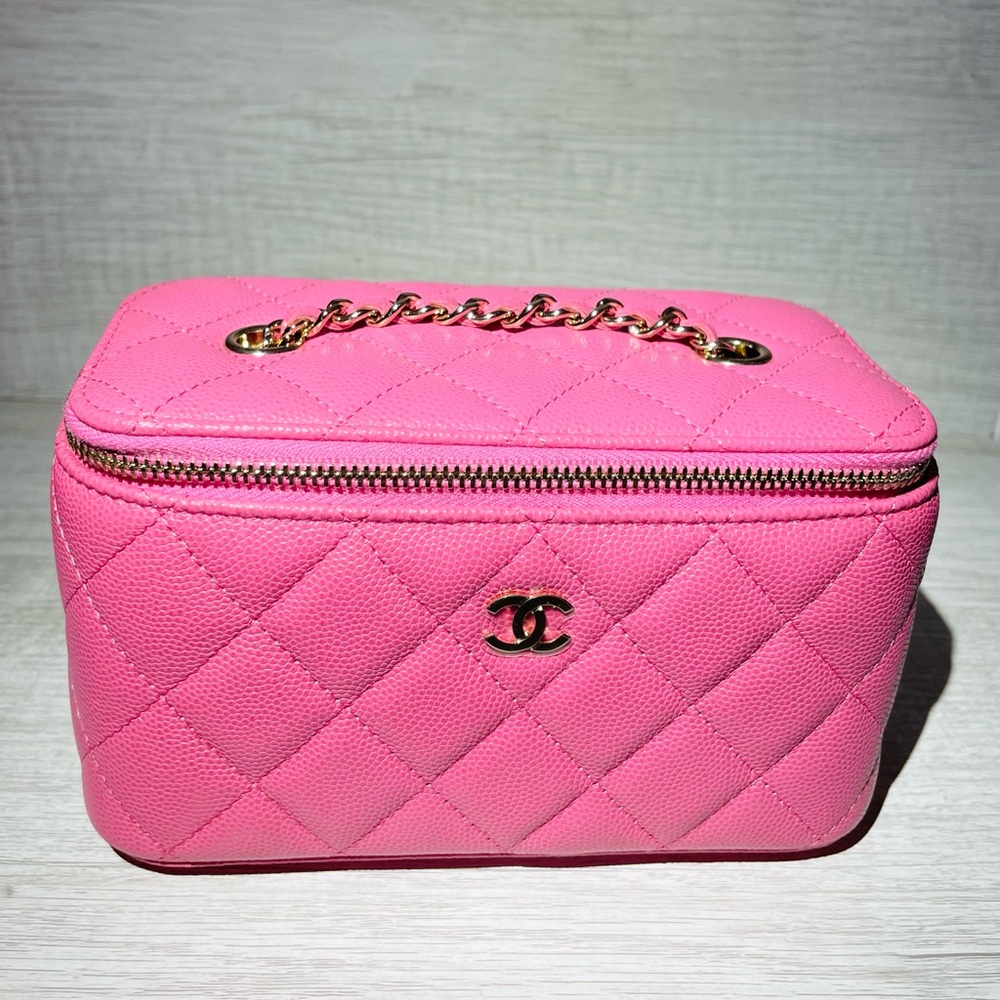 ♥️SOLD♥️ New Chanel Small Vanity Rectangle Case in Barbie Pink Quilted Caviar